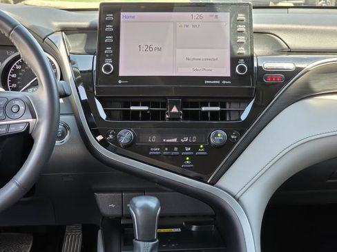 Used 2024 Toyota Camry XLE FWD image 9