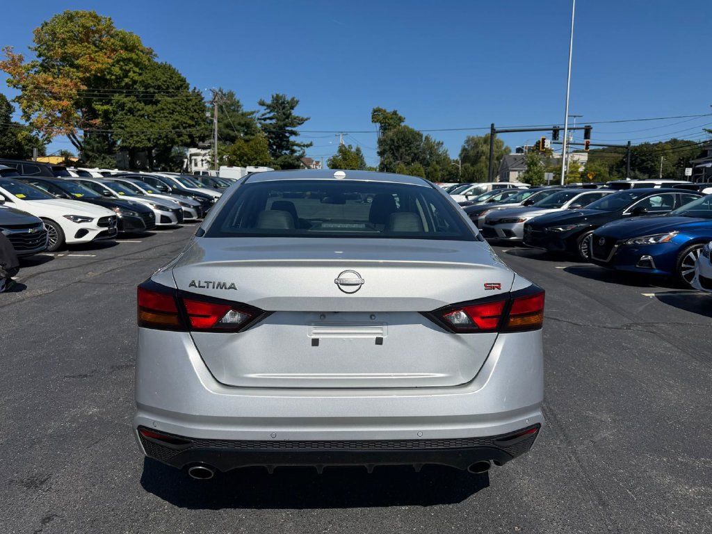 Used 2024 Nissan Altima 2.5 SR FWD image 4