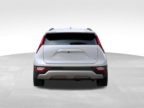 New 2025 Kia Niro SX Touring FWD image 14