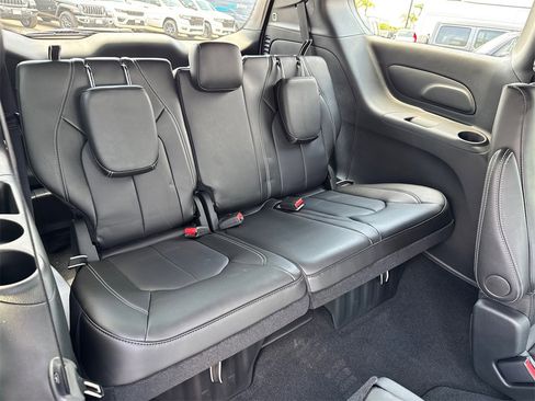 New 2025 Chrysler Pacifica Select image 18