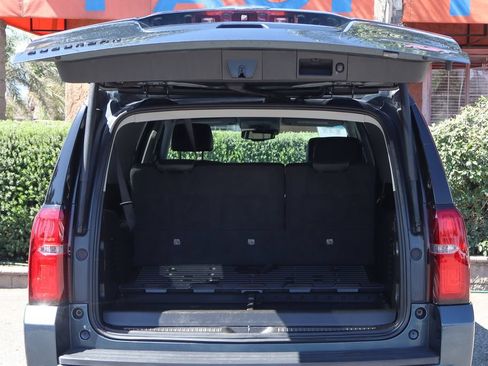 Used 2019 Chevrolet Suburban LT RWD image 8
