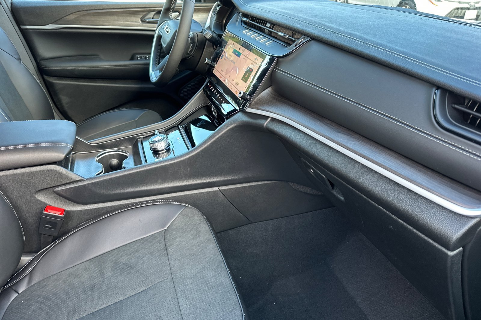 New 2026 Jeep Grand Cherokee Altitude AWD/4WD image 16
