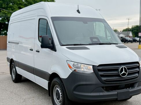 Used 2025 Mercedes-Benz Sprinter 2500 image 3