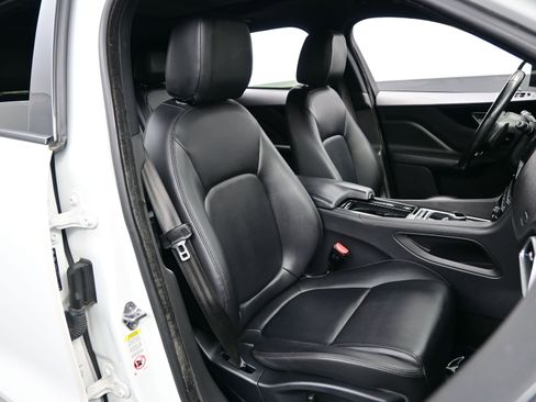 Used 2018 Jaguar F-PACE Premium AWD/4WD image 14