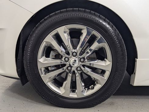 Used 2017 Kia Sedona SX Limited w/ SXL Prestige Package FWD image 11