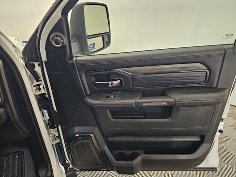 Used 2025 RAM 3500 Limited AWD/4WD image 32