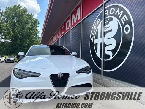 Used 2022 Alfa Romeo Giulia Ti AWD/4WD image 1