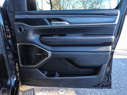 Used 2023 Jeep Wagoneer L Series III w/ Premium Group I image 34