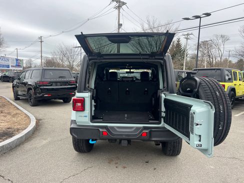 Used 2023 Jeep Wrangler Sahara w/ Cold Weather Group image 38