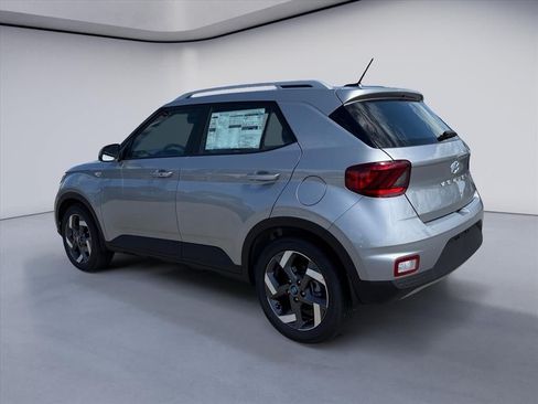 New 2026 Hyundai Venue SEL FWD image 3