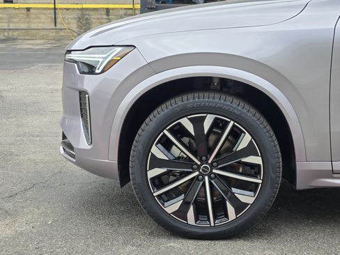 New 2026 Volvo XC90 B6 Core image 11