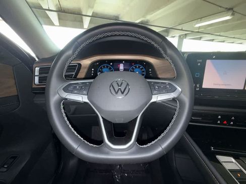 Used 2026 Volkswagen Atlas SE FWD image 15