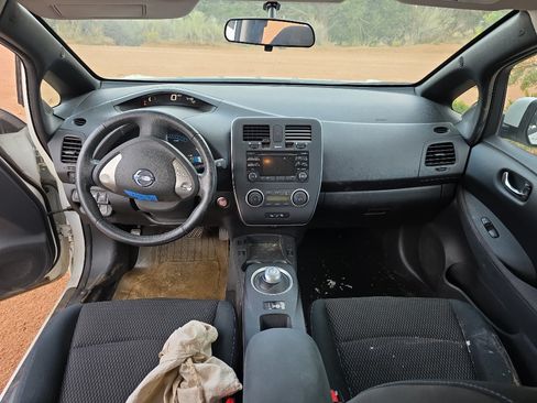 Used 2013 Nissan Leaf S FWD image 4