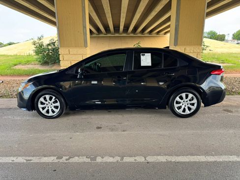 Used 2020 Toyota Corolla LE FWD image 6