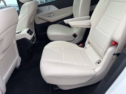 Used 2025 Mercedes-Benz GLS 450 4MATIC image 26