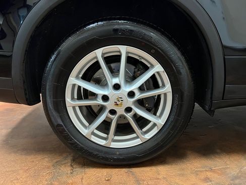 Used 2016 Porsche Cayenne AWD/4WD image 12