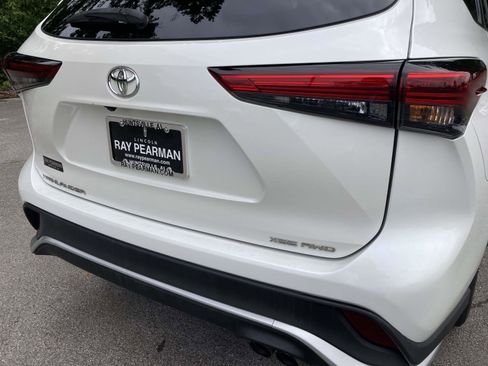 Used 2021 Toyota Highlander XSE AWD/4WD image 4