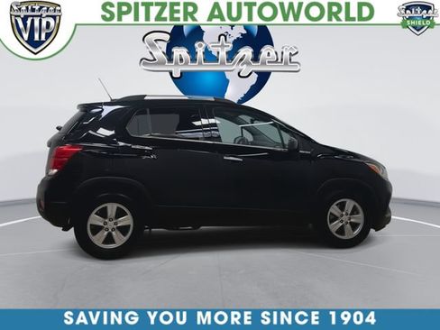 Used 2020 Chevrolet Trax LT w/ LT Convenience Package FWD image 2