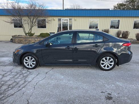 Used 2023 Toyota Corolla LE image 6