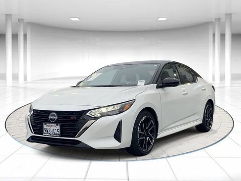 Certified 2025 Nissan Sentra SR w/ SR Premium Package FWD image 1