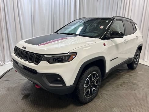 Used 2025 Jeep Compass Trailhawk w/ Trailhawk Elite Group AWD/4WD image 26