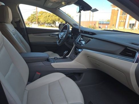 Certified 2023 Cadillac XT5 Premium Luxury w/ LPO, Floor Liner Package image 17