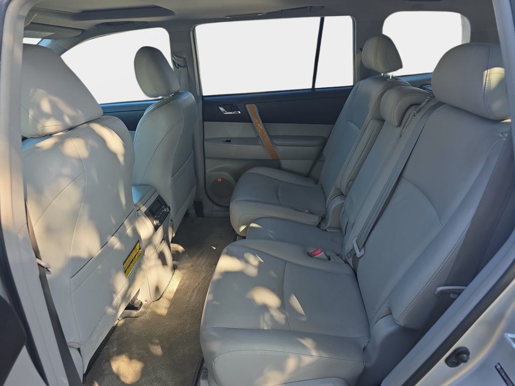 Used 2009 Toyota Highlander Limited AWD/4WD image 17