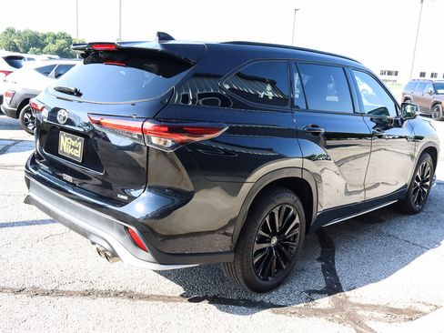 Used 2024 Toyota Highlander XSE image 4