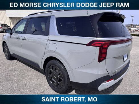 Used 2025 Kia Carnival EX image 6