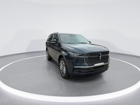 New 2025 Lincoln Navigator Reserve image 2