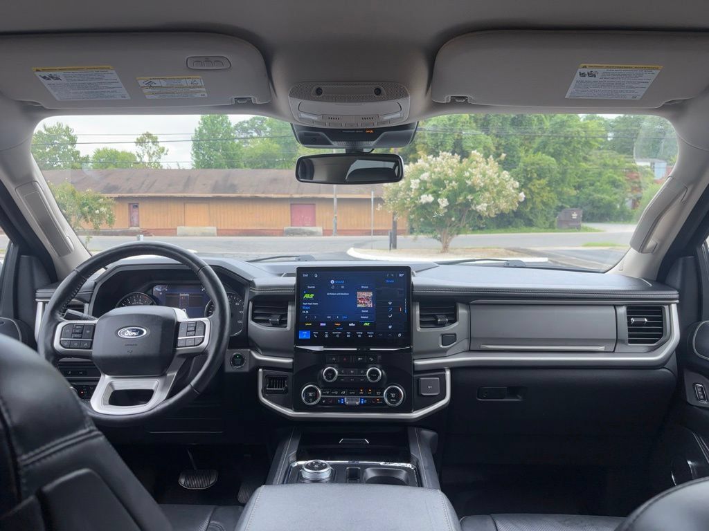 Used 2024 Ford Expedition XLT AWD/4WD image 31