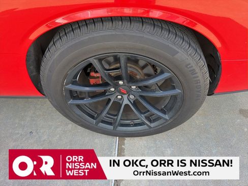 Used 2016 Dodge Challenger R/T image 9