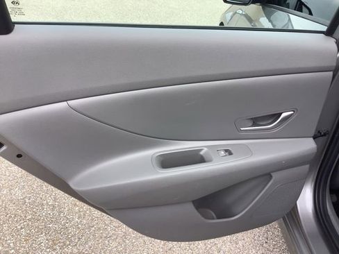 Certified 2023 Hyundai Elantra SEL w/ Preferred Accessory Package image 18