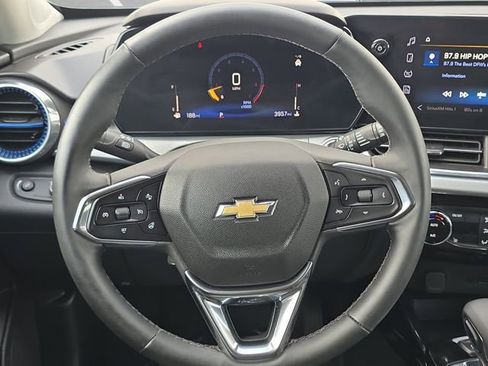 Used 2025 Chevrolet Trax LT w/ Driver Confidence Package image 21