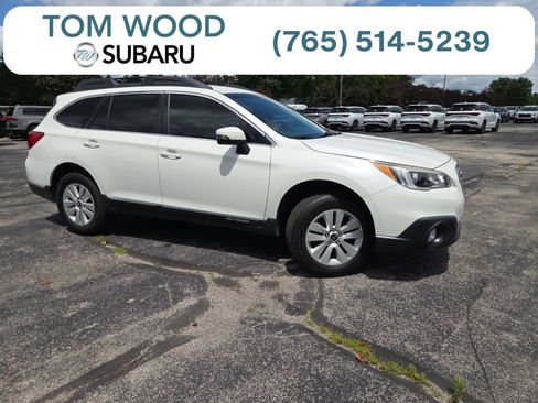 Used 2017 Subaru Outback 2.5i Premium AWD/4WD image 1