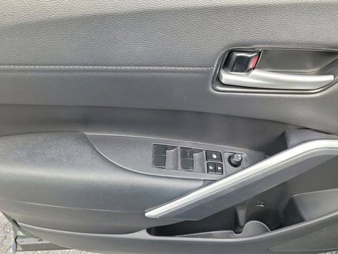 Used 2023 Toyota Corolla Cross XLE w/ Convenience Package FWD image 18