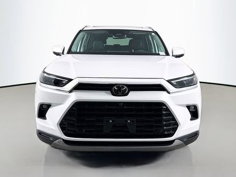 Used 2025 Toyota Grand Highlander AWD image 2