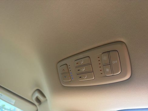 Used 2024 Kia Carnival LX FWD image 49