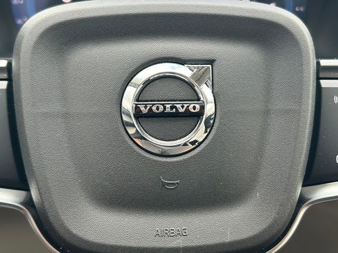 Used 2025 Volvo XC40 B5 Ultra w/ Protection Package image 32