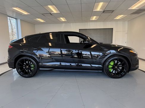 Used 2022 Lamborghini Urus image 8