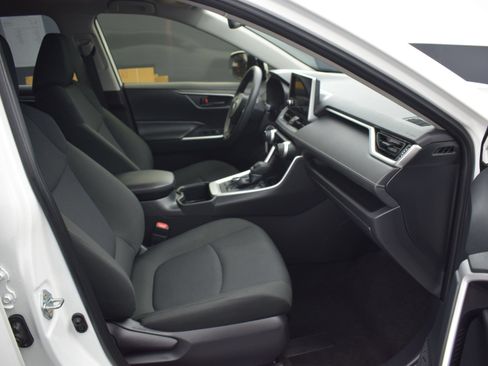 Used 2025 Toyota RAV4 LE AWD/4WD image 10