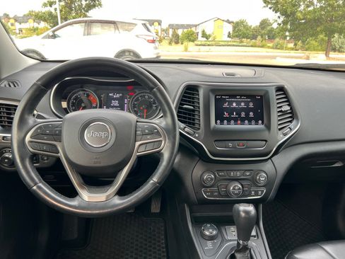 Used 2019 Jeep Cherokee Latitude Plus w/ Comfort/Convenience Group AWD/4WD image 20