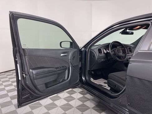 Used 2022 Dodge Charger SXT w/ Blacktop Package RWD image 17