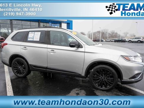 Used 2020 Mitsubishi Outlander LE image 1