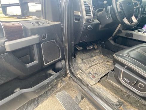 Used 2017 Ford F250 Platinum w/ FX4 Off-Road Package AWD/4WD image 15