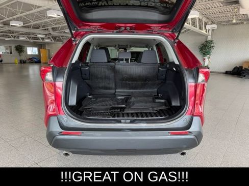 Used 2022 Toyota RAV4 LE AWD/4WD image 8