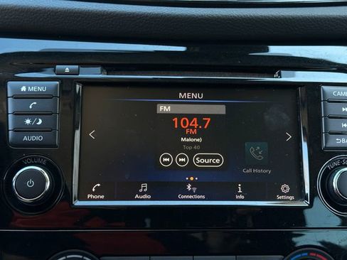 Used 2020 Nissan Rogue Sport S image 23