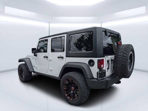Used 2016 Jeep Wrangler Unlimited Rubicon w/ Connectivity Group AWD/4WD image 5