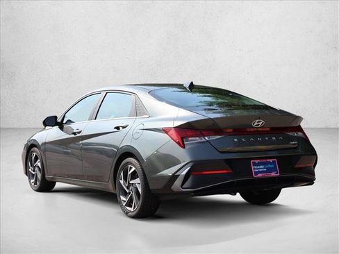 Certified 2024 Hyundai Elantra Limited FWD image 7
