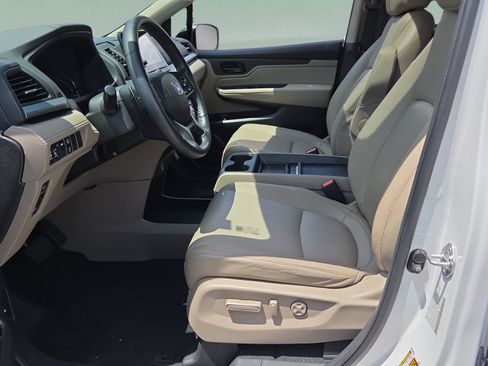 Certified 2023 Honda Odyssey EX-L image 9